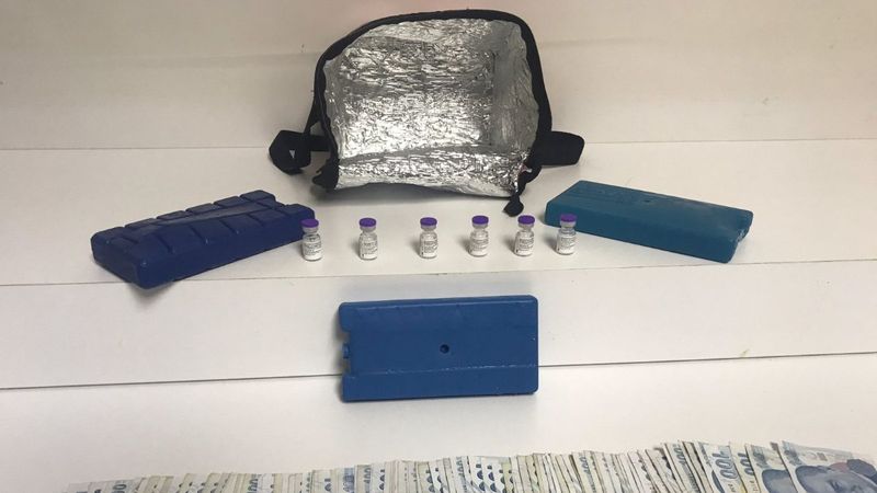 Şişli'de poşetle taşıdığı 6 adet koronavirüs aşısını satmaya çalıştı