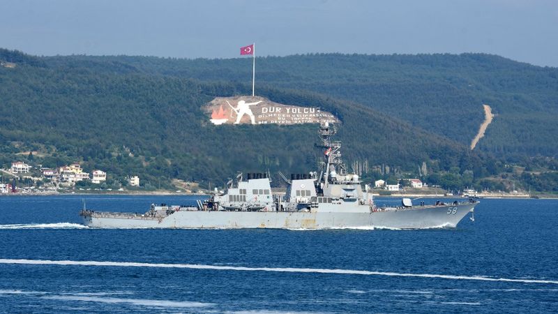 ABD savaş gemisi, Çanakkale Boğazı'ndan geçti