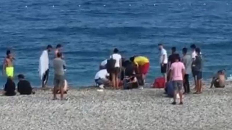 Antalya'da, Rus kadın boğulma tehlikesi geçirdi