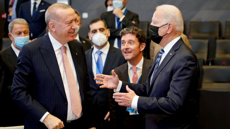 Cumhurbaşkanı Erdoğan ve Joe Biden'dan ayaküstü sohbet