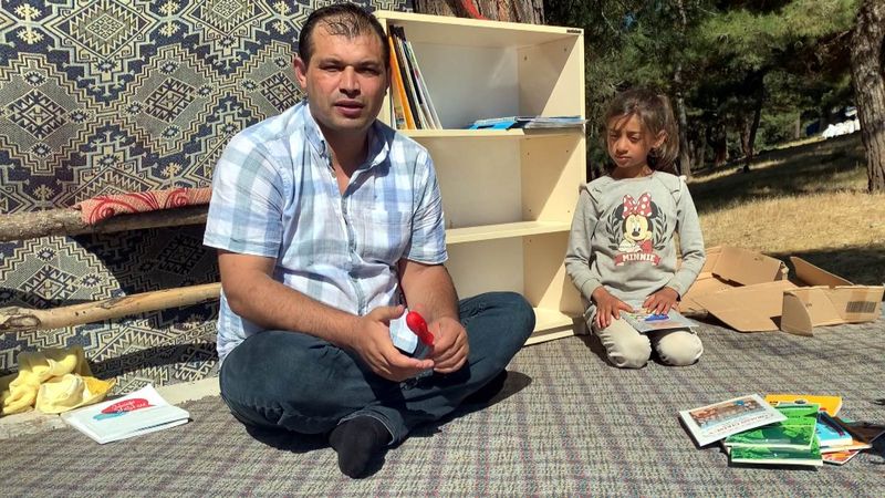Kahramanmaraş'taki gönüllü, kırsal yerlere kitaplık kuruyor