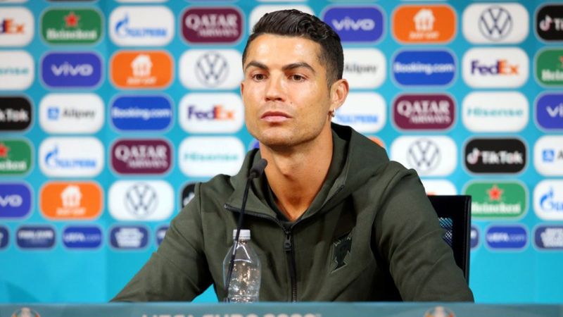 Ronaldo'nun kola tepkisinin maliyeti, 4 milyar dolar