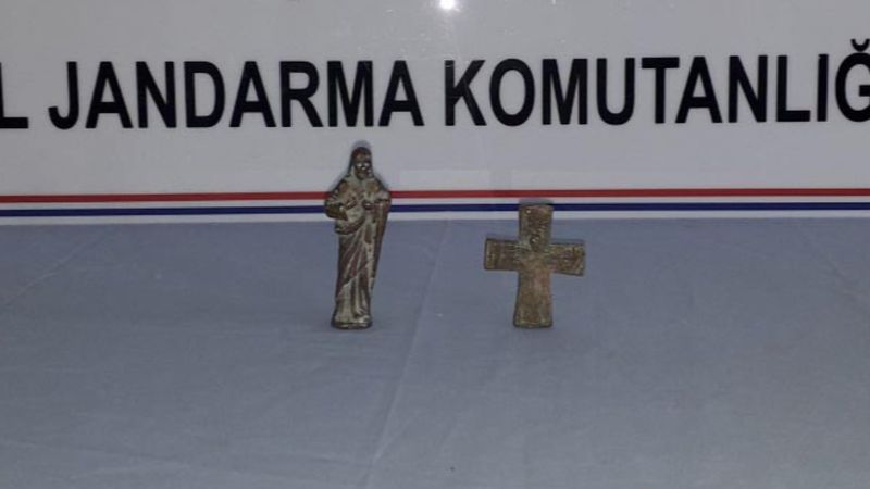 Eskişehir’de haç ve bronz Meryem Ana heykeli ele geçirildi