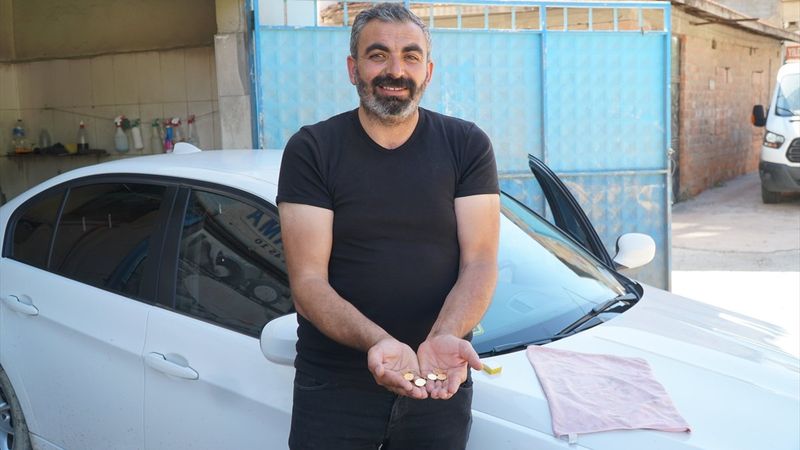 Çorum'da yıkamacıya verilen halıdan 13 çeyrek altın çıktı