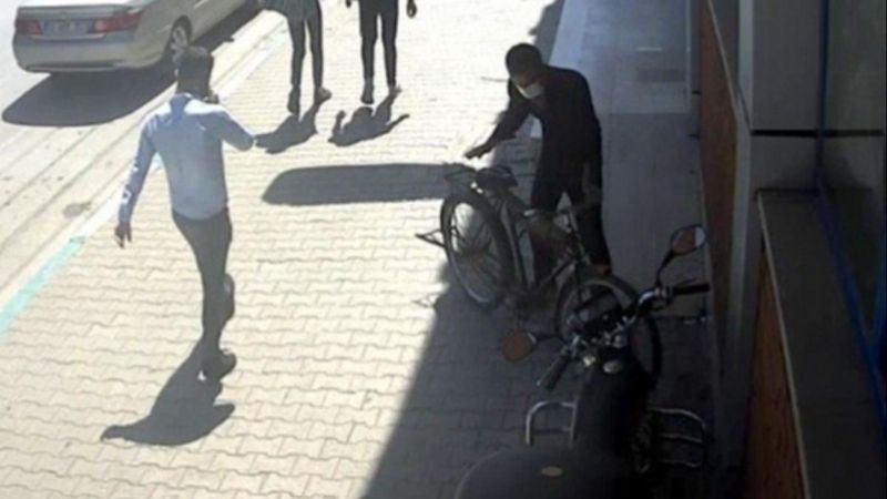 Osmaniye'de kaldırımda yürüyen hırsız, bisiklet çaldı