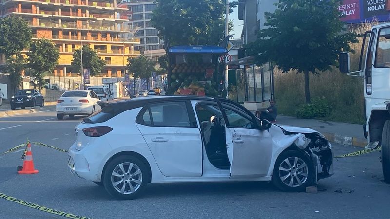 Ümraniye'de silahla yaralanan sürücü, park halindeki kamyona çarptı