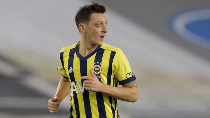 Mesut Özil Fenerbahçe'nin elini güçlendiriyor