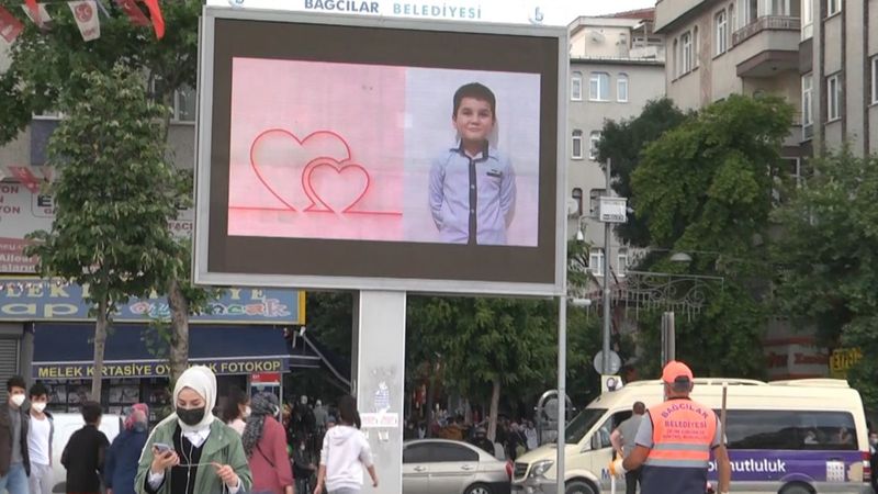 İstanbul'da temizlik işçisi babaya, çocuklarından sürpriz