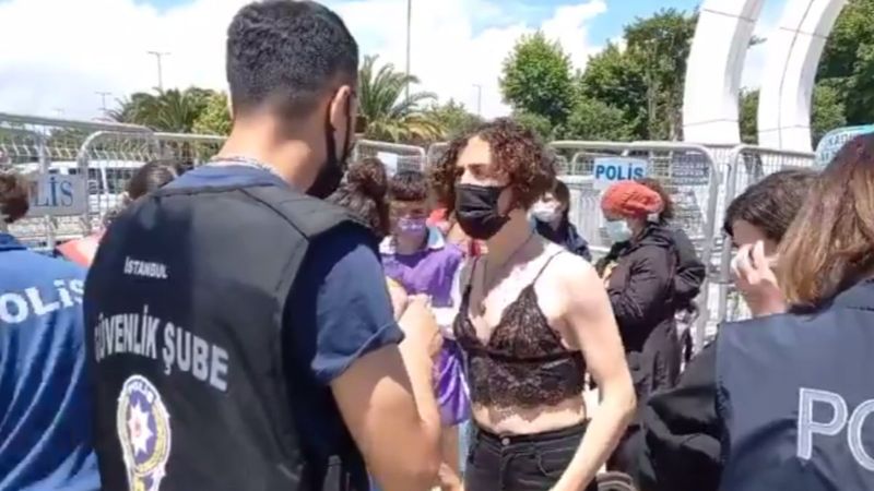 Maltepe'deki trans şahıs, kadın polis tarafından aranmak istedi
