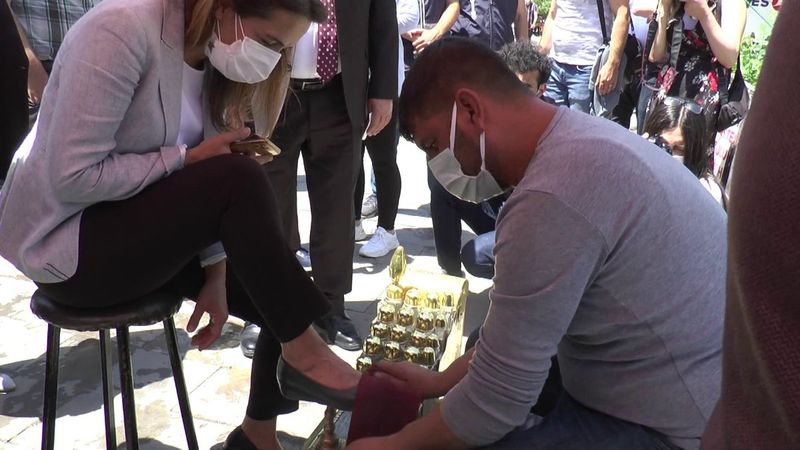 CHP, 60 kişilik heyetle Erzurum'a gitti