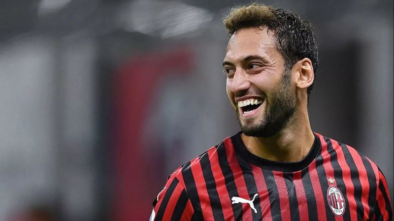 Hakan Çalhanoğlu, Inter'le anlaştı