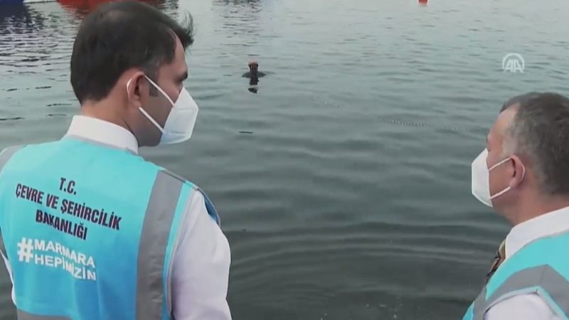 Murat Kurum, müsilaja yönelik kullanılan yeni cihazları inceledi