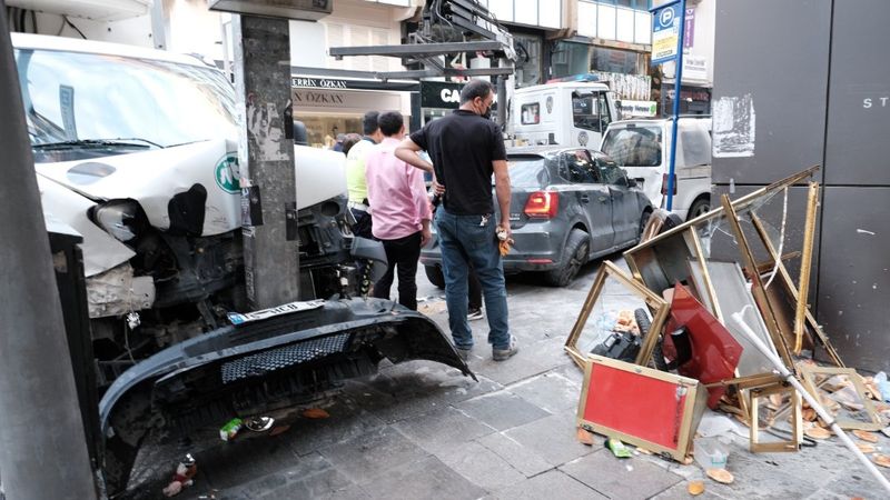 Şişli’de kırmızı ışık ihlali kazaya neden oldu