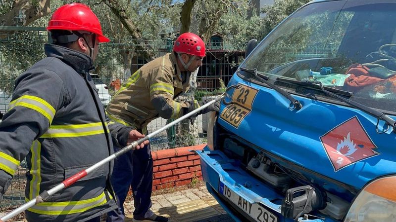 Bursa'da aracın motoruna yılan girdi