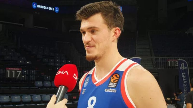 Tolga Geçim 1 yıl daha Anadolu Efes'te