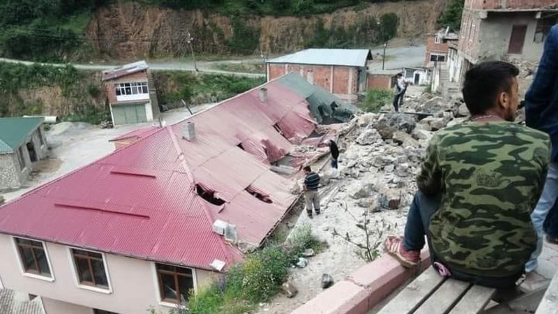 Giresun’da yol çalışmalarında patlatılan dinamitler kazaya sebep oldu