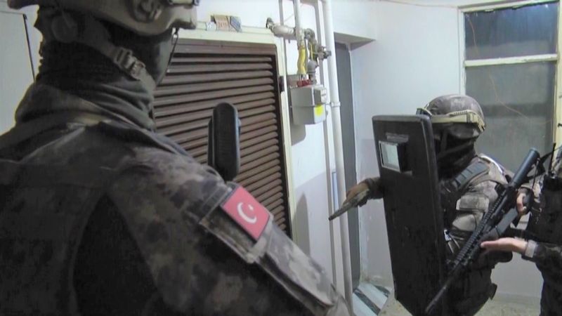 Kahramanmaraş’ta kuyumcuları dolandıran sahte altın şebekesi çökertildi