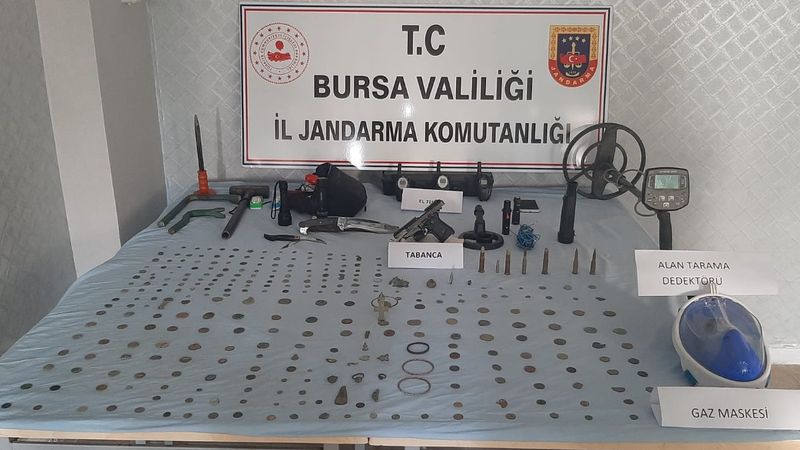 Bursa'daki otomobilden, 486 parça tarihi eser çıktı