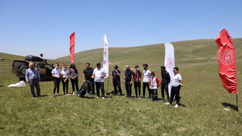 Artvin’de yaylacı çocuklar golf sporuyla tanıştı