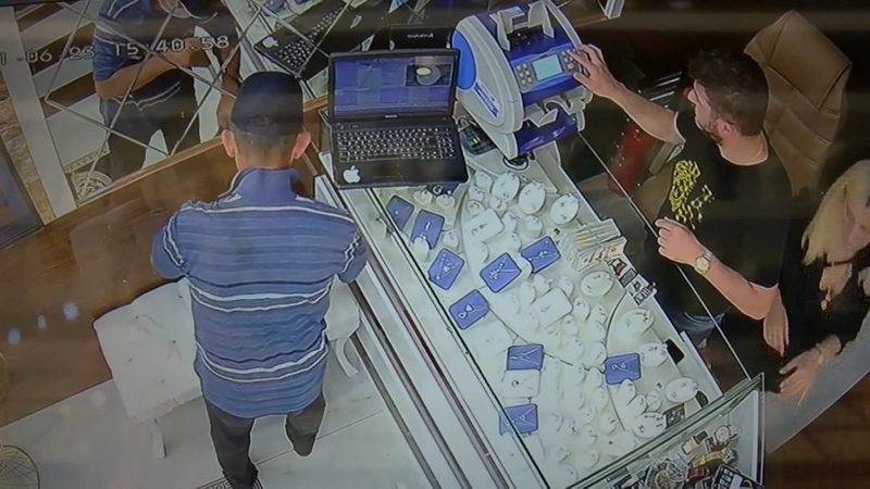 Küçükçekmece’de kuyumcu 800 bin lira dolandırıldı