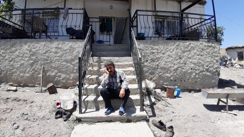 Afyonkarahisar’da kendilerini savcı olarak tanıtıp, 14 bin lira dolandırdılar