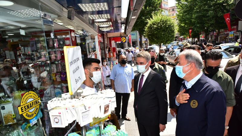 Hulusi Akar, Malatya'da esnafı ziyaret etti