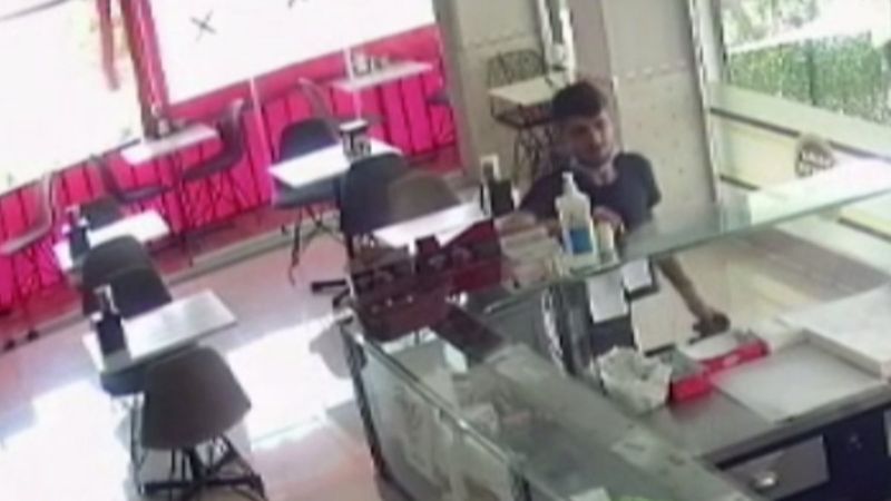 Arnavutköy’de börekçiden çay isteyen hırsız, sadaka kutusu çaldı