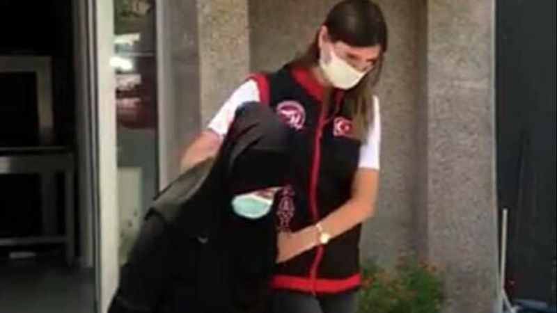 İzmir'de annesini öldürüp bahçeye gömen Kazak kadın yakalandı