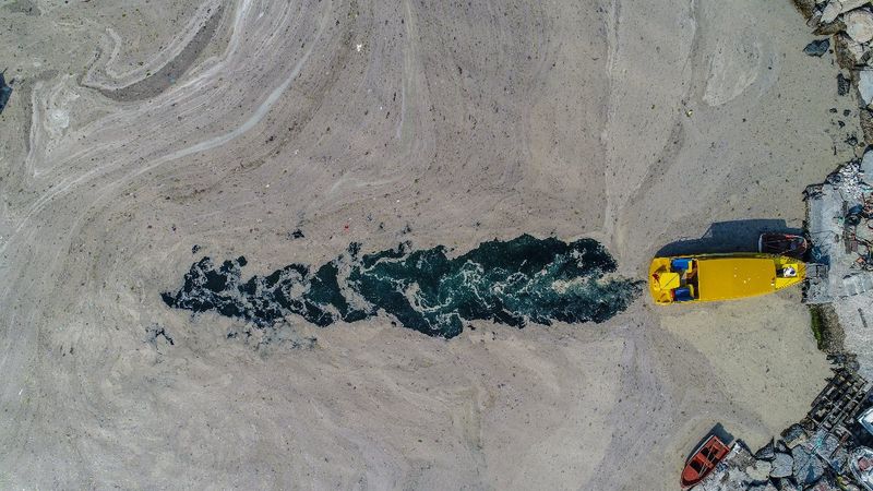 İstanbul'daki deniz salyası havadan görüntülendi