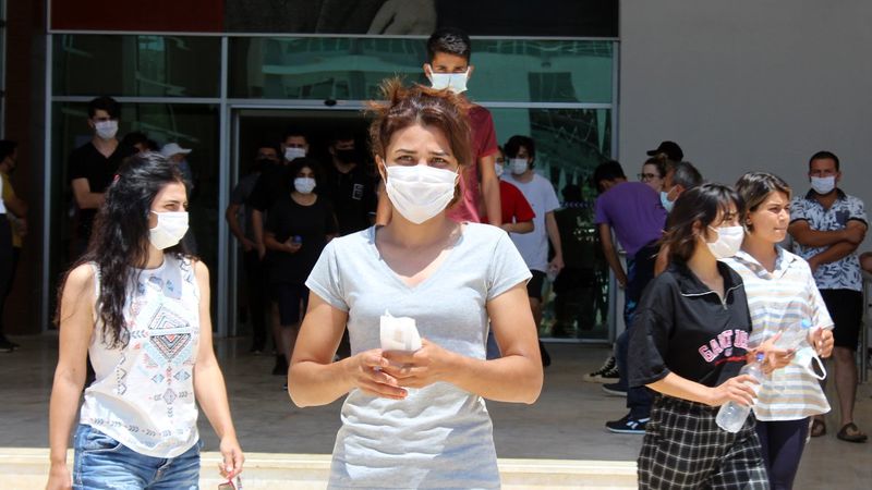 YKS sınavına giren Melek İpek: Bugün daha iyi geçti, bildiklerimi yaptım