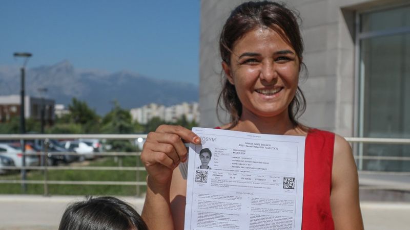 Melek İpek üniversite sınavına girdi