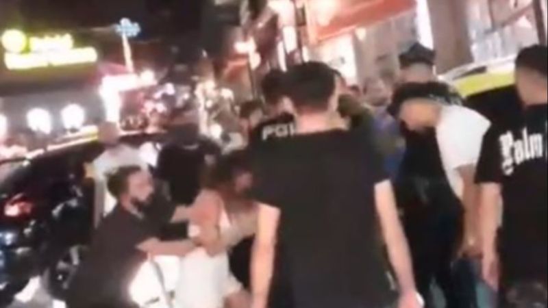 Antalya'da genç kızlar sokak ortasında birbirine girdi