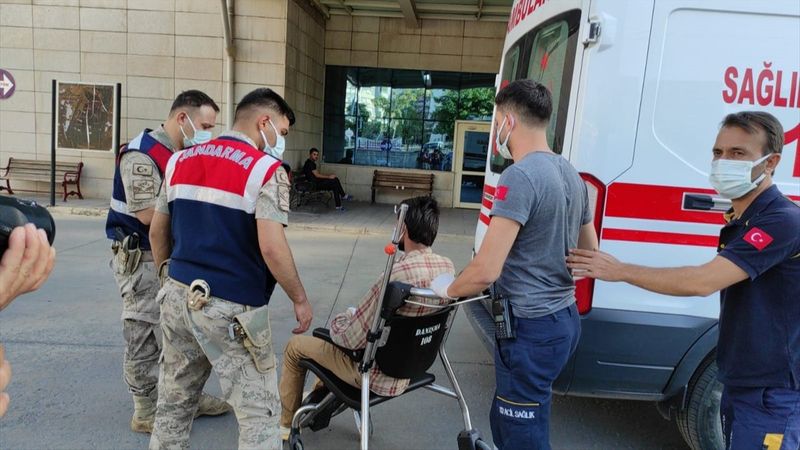 Siirt'te insan kaçakçıları jandarmaya ateş açtı