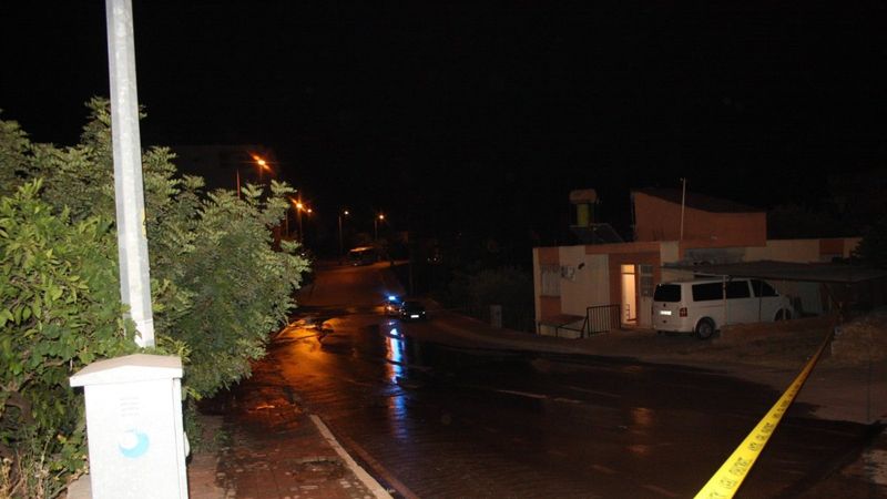 Antalya’da su borusu patladı, kaldırım çöktü