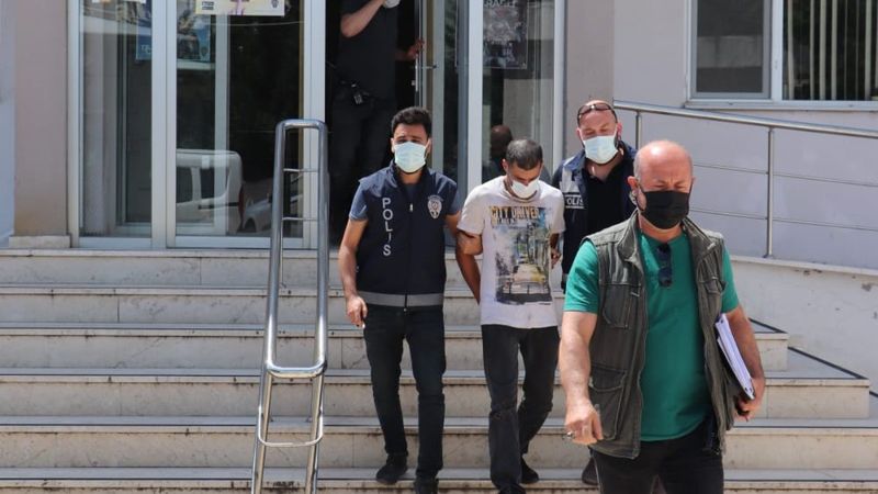 Bursa'da çaldığı aracı parçalamaya çalışan hırsız yakalandı