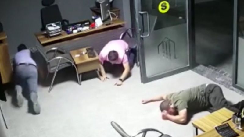 Sultangazi'de oto galeriye silahlı saldırı