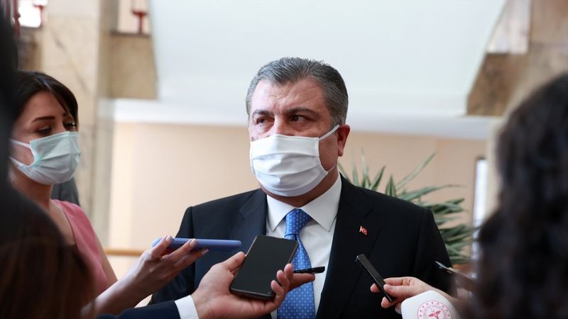 Fahrettin Koca: Spor müsabakaları tedbirlere göre seyircili oynanabilecek