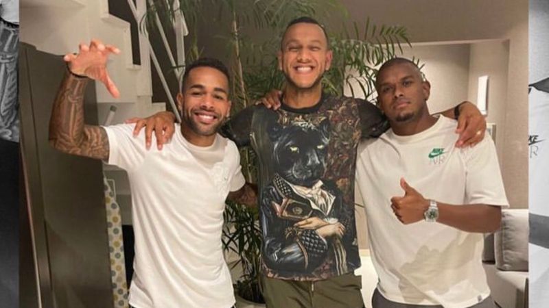 Alex Teixeira 'kartal pozu' verdi