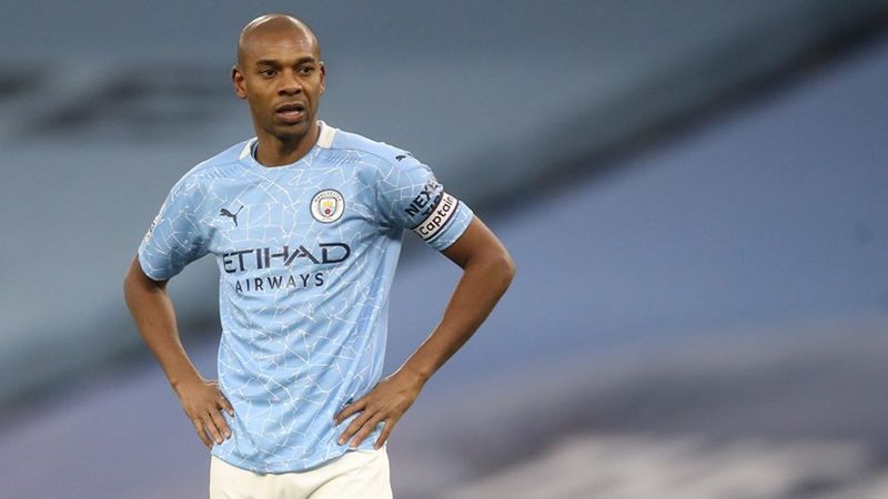 Fernandinho 1 yıl daha City'de