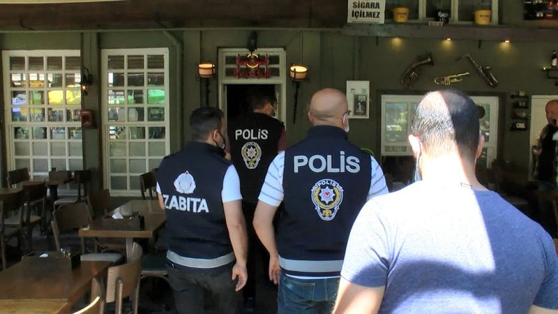 Maltepe'de polis, kaçak ve sahte alkol denetimi yaptı