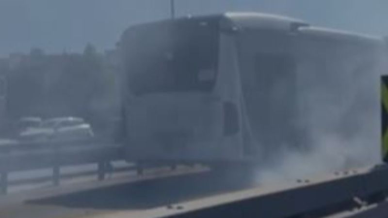Beylikdüzü'nde, metrobüste yangın paniği