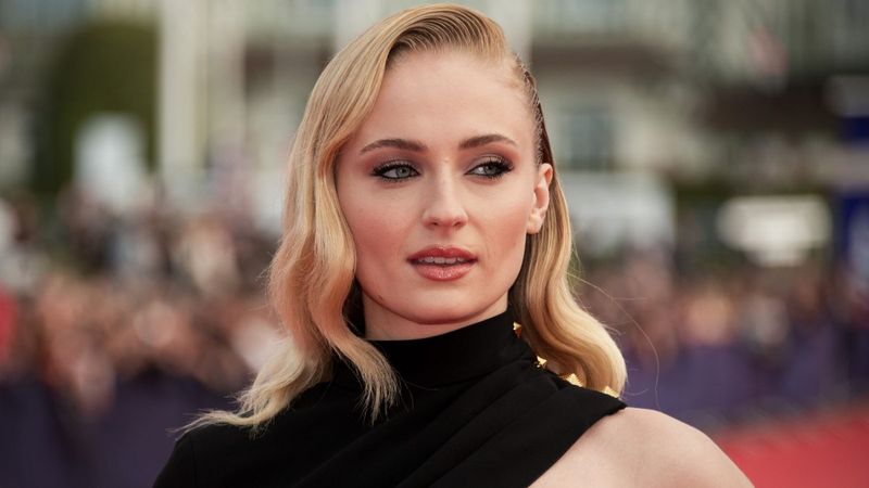 Yıllar sonra ortaya çıktı! Game of Thrones'un kızıl yıldızı Sophie Turner'dan düğün fotoğrafları...