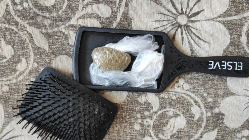 İzmir'de uyuşturucuyu sakladıkları yer polisi bile şaşırttı