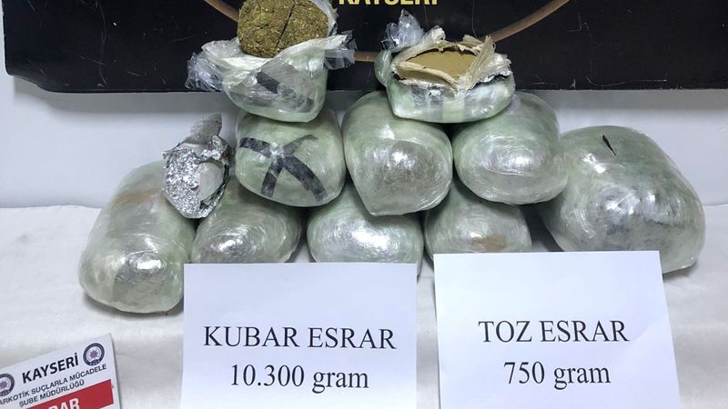 Kayseri’de kargo aracına uyuşturucu operasyonu