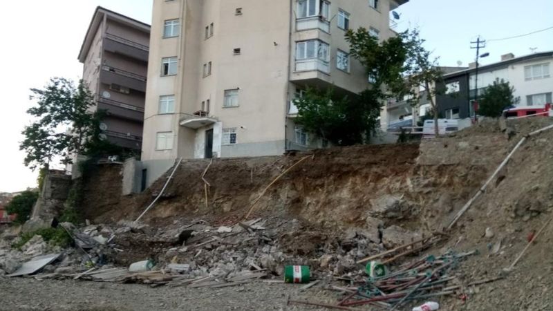 Ankara’da bir binanın temeli kaydı: 5 bina boşaltıldı