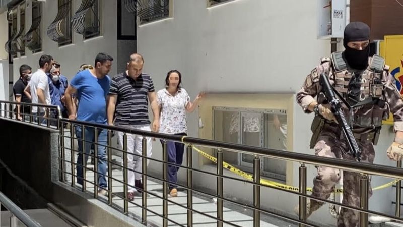 İstanbul'da bir kadın, bekçi sevgilisini rehin aldı