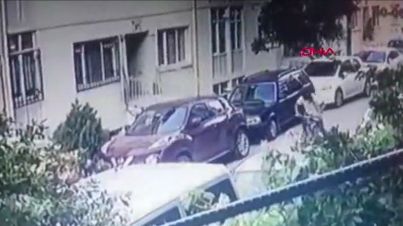 Kocaeli’de, apartmana girip bisiklet çaldı