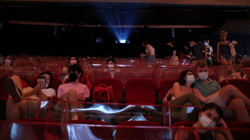 Sinemalar kapılarını açtı