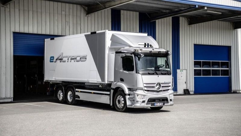 Mercedes'in elektrikli kamyonu eActros seri üretime hazır
