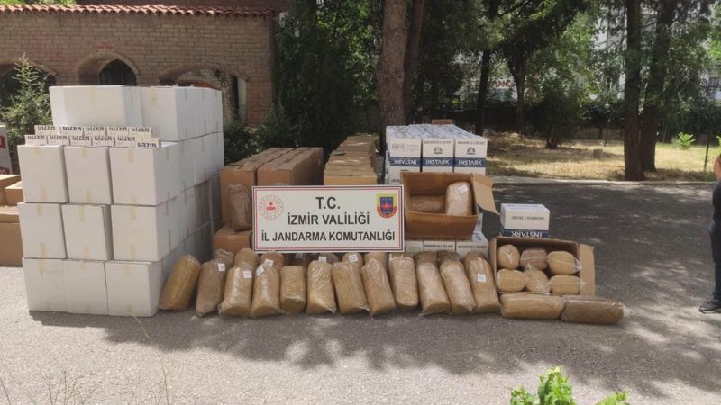 İzmir'de 1 tona yakın kaçak tütün ele geçirildi